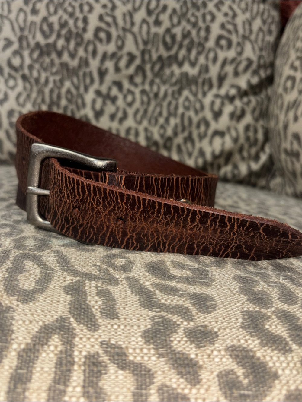 Distressed textured thick leather belt lived in grunge dark brown silver buckle - Picture 6 of 11
